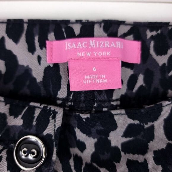 Isaac Mizrahi Leopard Print Stretchy Distressed Shorts - Picture 2 of 8